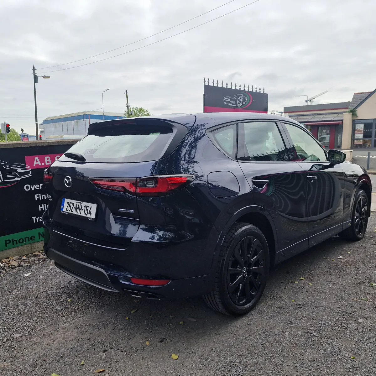 Mazda CX-60 EXCLUSIVE-LINE Petrol Plug-in Hybrid - Image 3