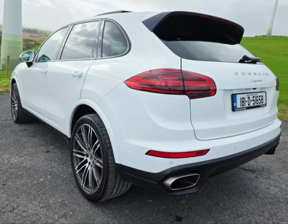 Porsche Cayenne 3.0 V6 2018 Platinum Edition - Image 4