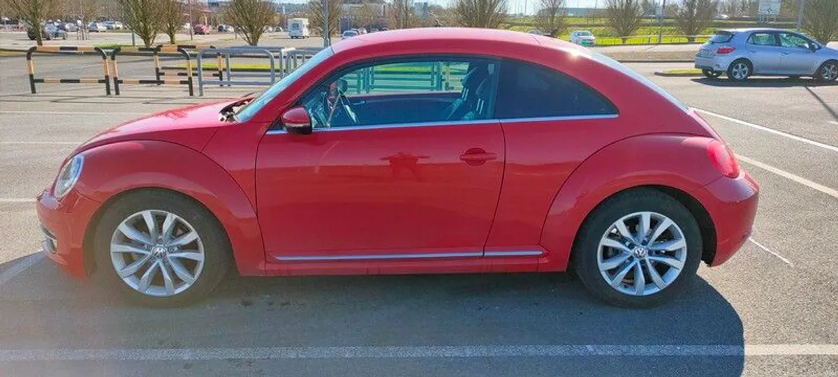 2012 Volkswagen Beetle - Image 3