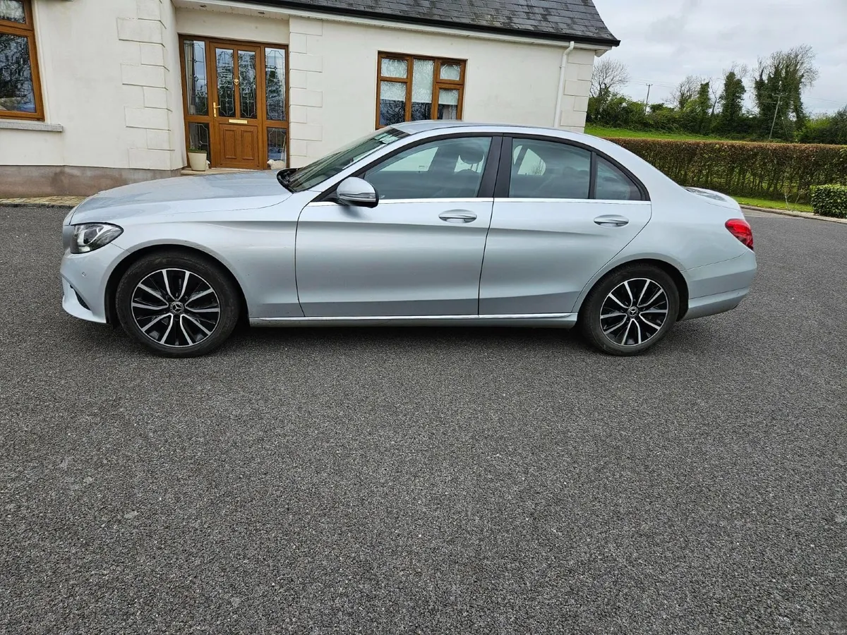 Mercedes-Benz C-Class 2019 - Image 3