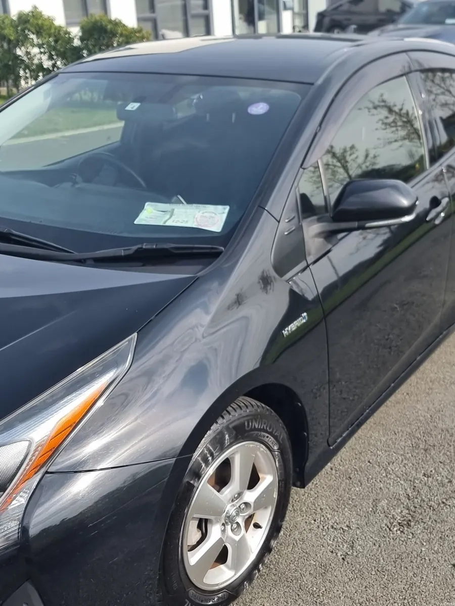 Toyota Prius 2016 - Image 2