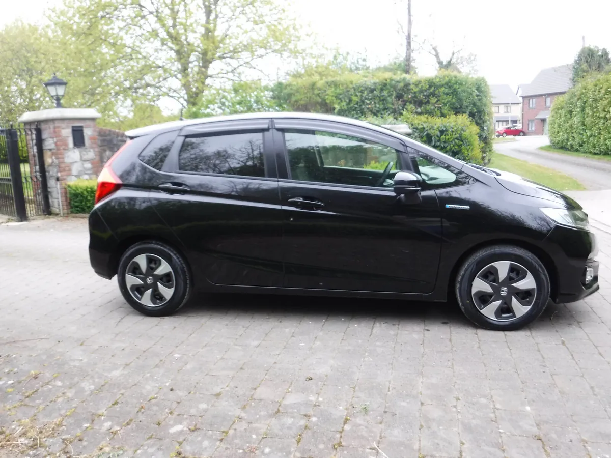 HONDA FIT 1.5 AUTO SELF CHARGING HYBRID - Image 2