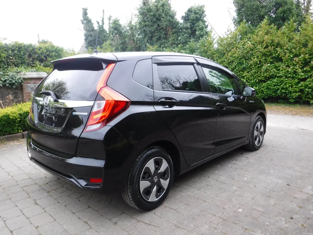 HONDA FIT 1.5 AUTO SELF CHARGING HYBRID - Image 3