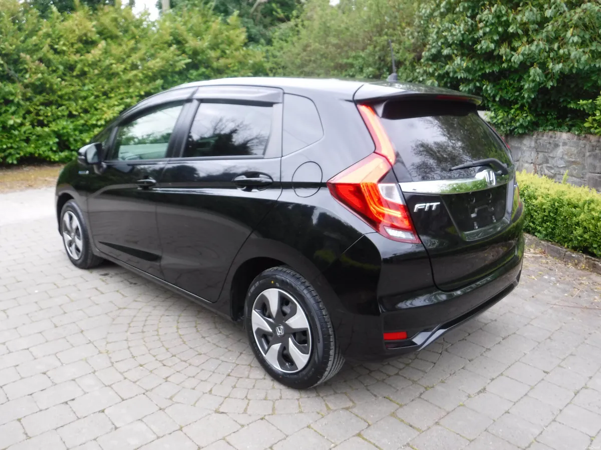 HONDA FIT 1.5 AUTO SELF CHARGING HYBRID - Image 4