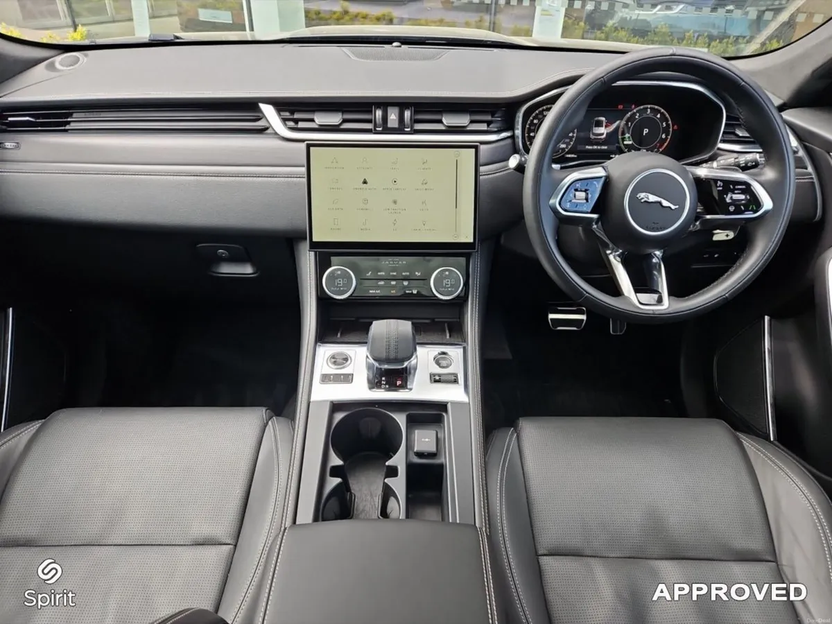 Jaguar F-Pace 2.0 PHEV R-Dynamic HSE - Image 4