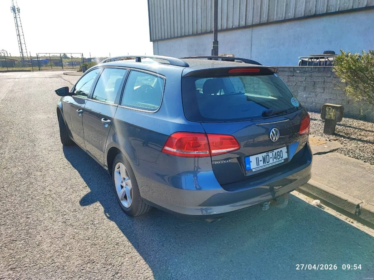 2011 VW passat - Image 2