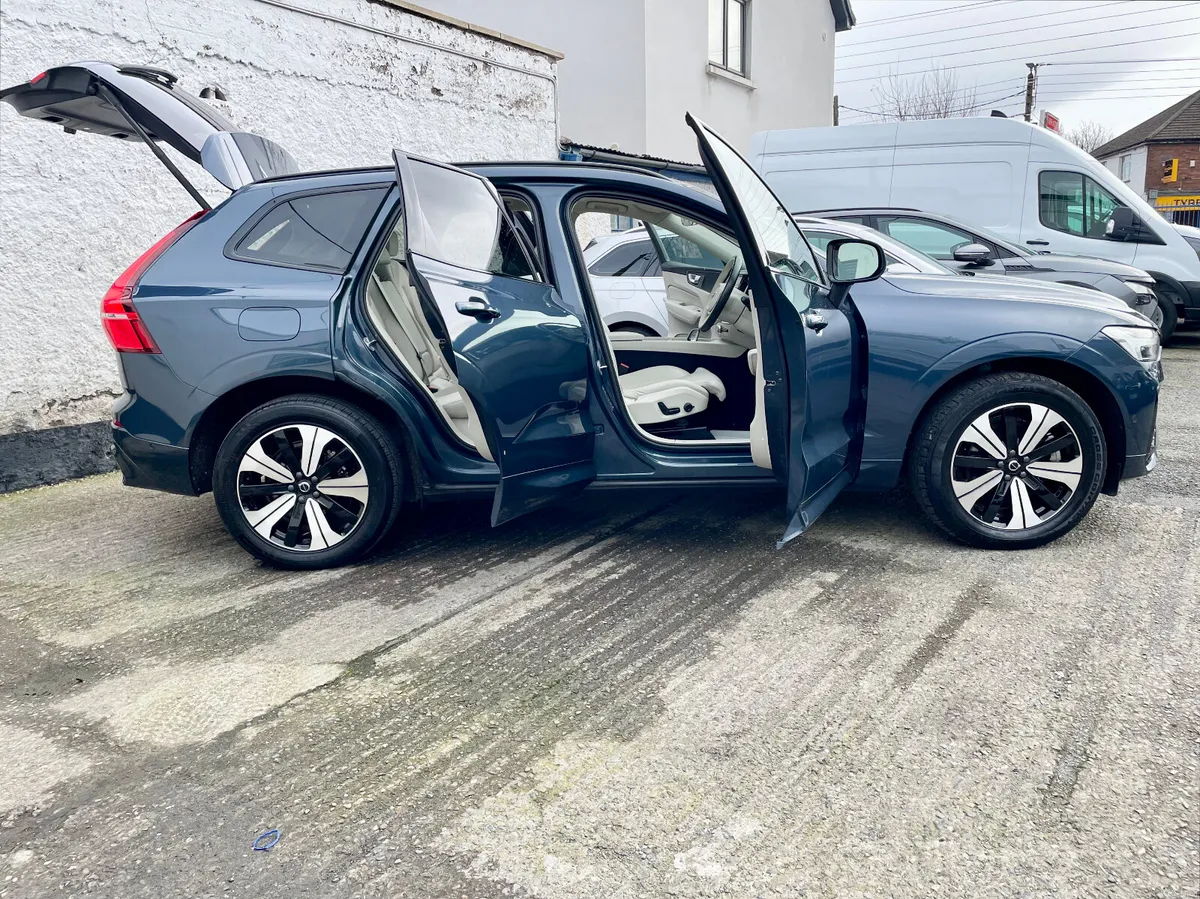 Volvo XC60 T6 Recharge PHEV PlusDark AWD Auto,2023 - Image 3