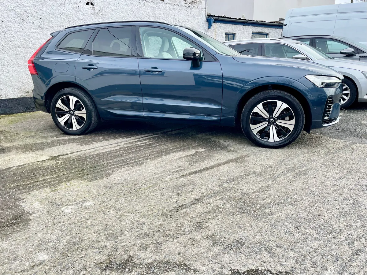 Volvo XC60 T6 Recharge PHEV PlusDark AWD Auto,2023 - Image 2