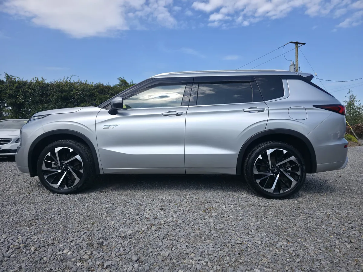 Mitsubishi Outlander 2022 - Image 2