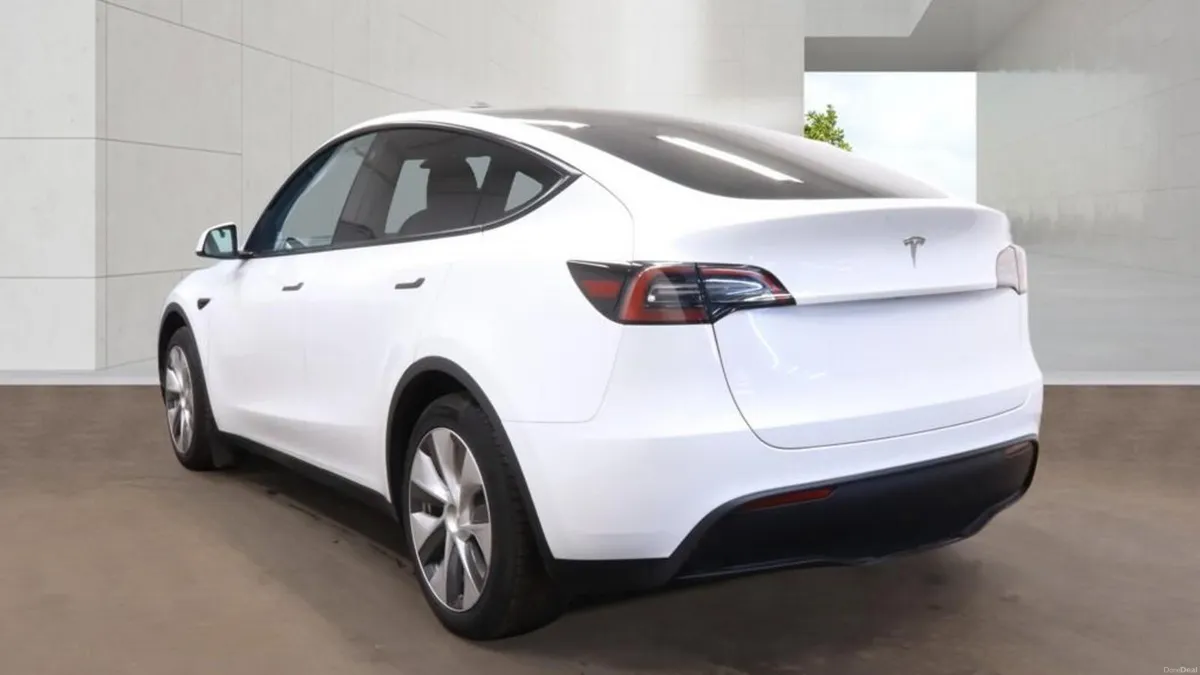 Tesla Model Y 2023 RWD - Image 4