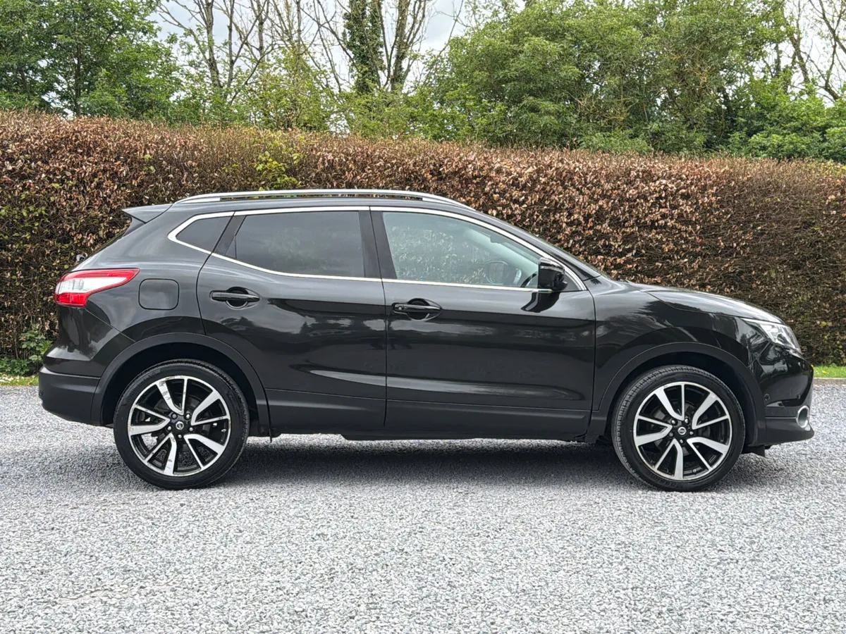 Nissan Qashqai 2015 DCI  SVE LOW Mileage - Image 3