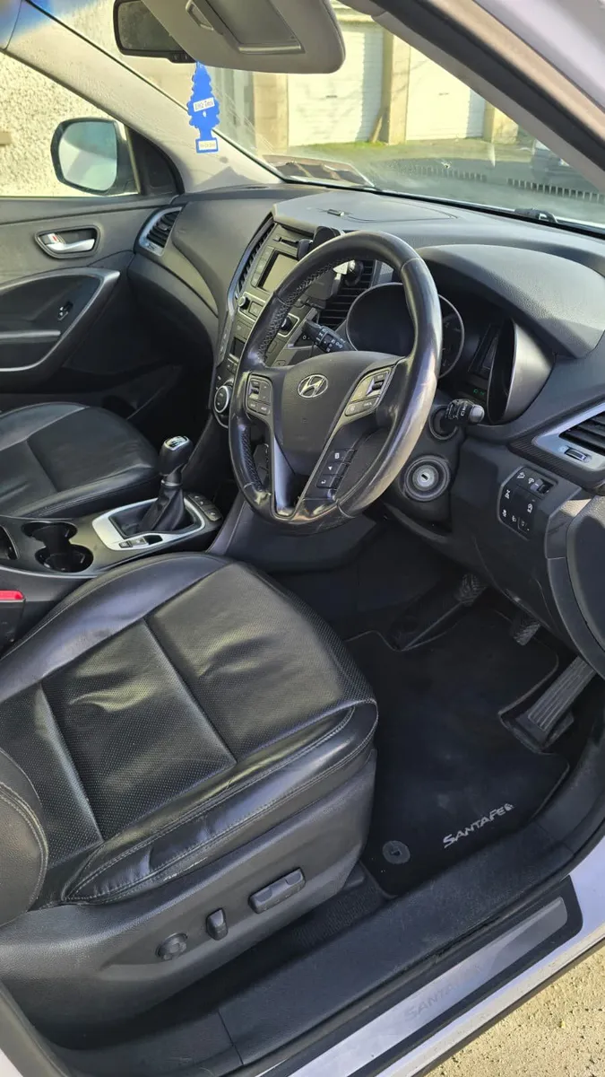 Hyundai Santa Fe Executive - Image 6