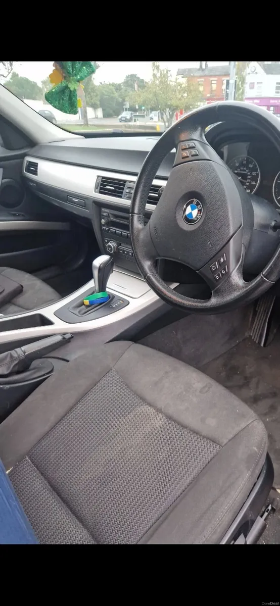 BMW 3-Series 2009 - Image 2