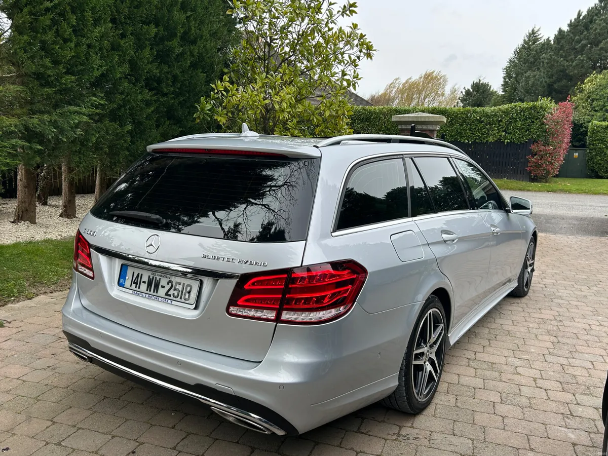 14 Mercedes-Benz E300 D Hybrid Avantgarde Sport - Image 2