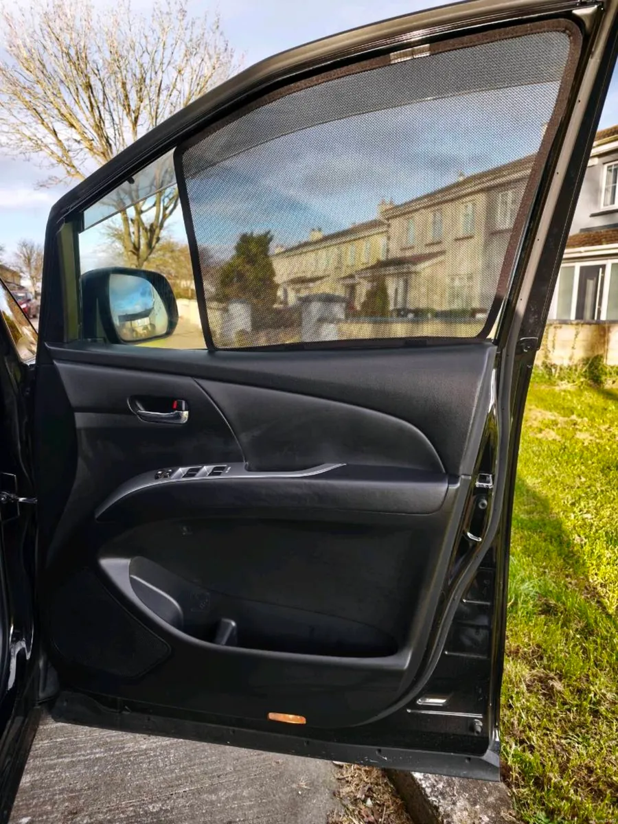 Toyota Estima 7 seater E-Four - Image 4