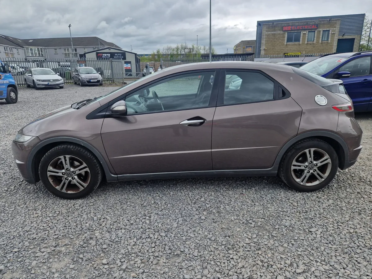 Honda Civic 2012 - Image 2