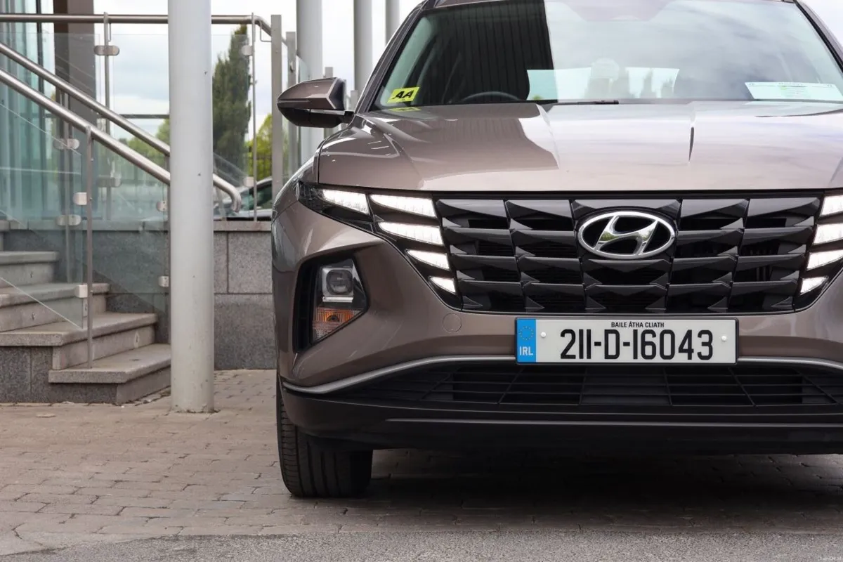 Hyundai Tucson 2WD Executive HEV Auto, Low Mileage - Image 3