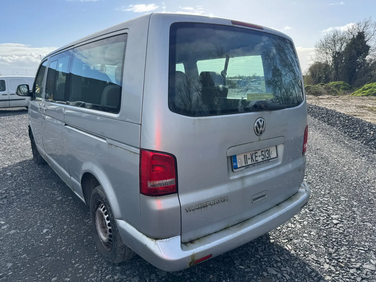 UNRESERVED 2011 VOLKSWAGEN TRANSPORTER SHUTTLE - Image 3