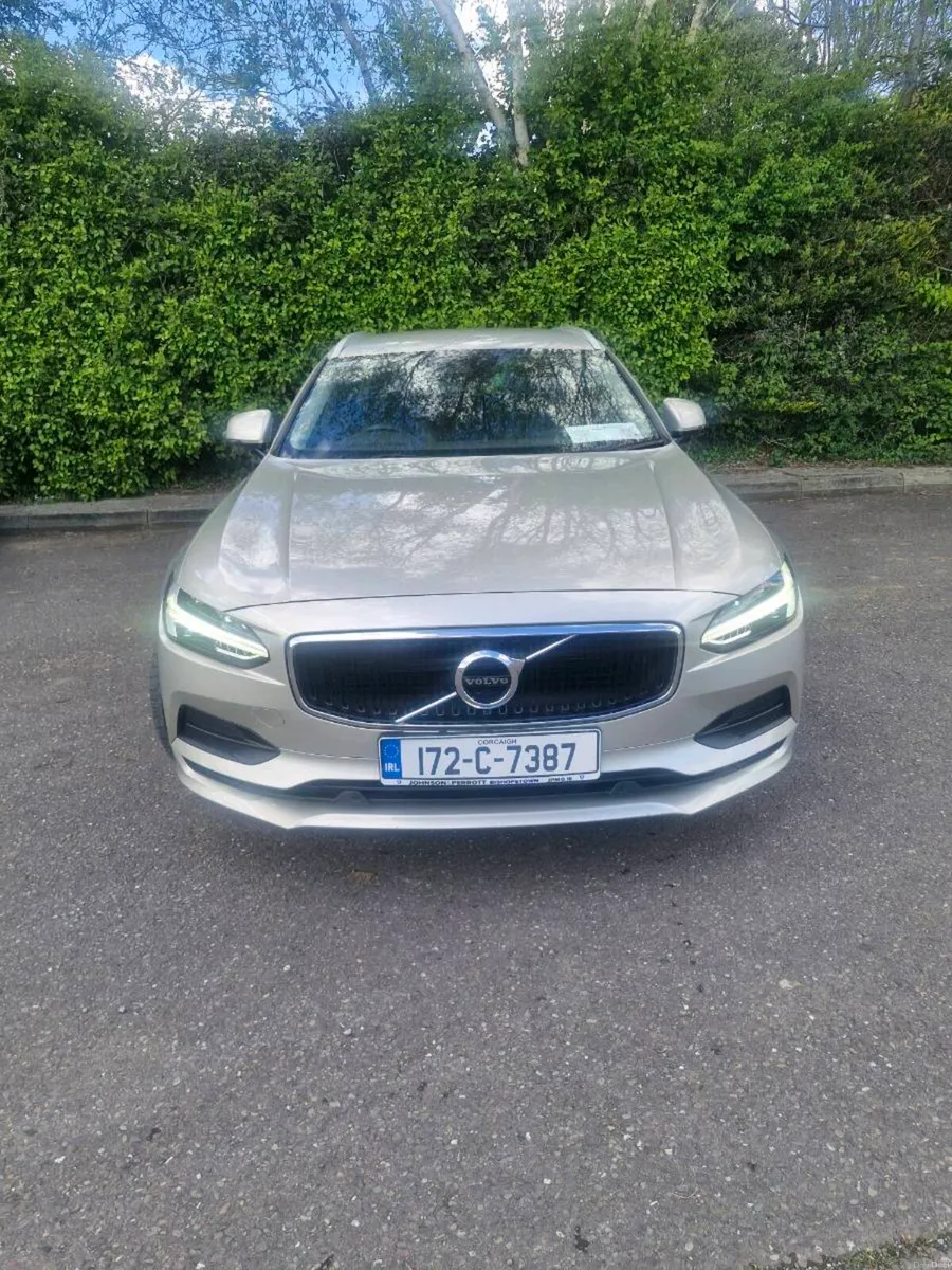 Volvo V 90 - Image 1