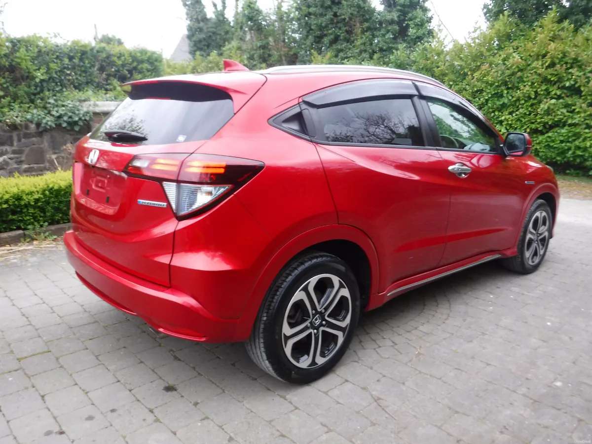 HONDA VEZEL 1.5 AUTO HYBRID Z-SPEC LOW MILEAGE - Image 3