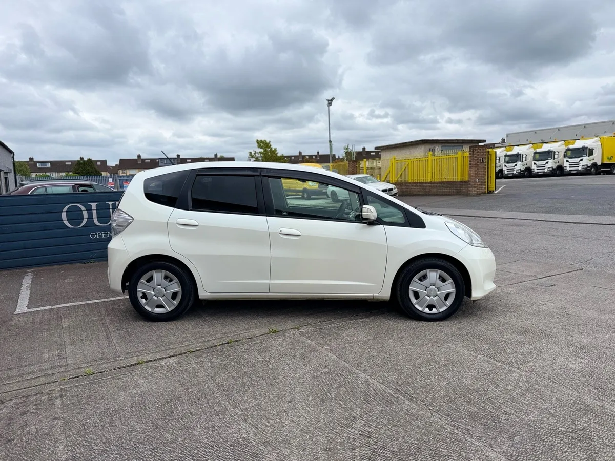 2010 Honda Fit 1.3 Petrol Hybrid 152000KM - Image 2