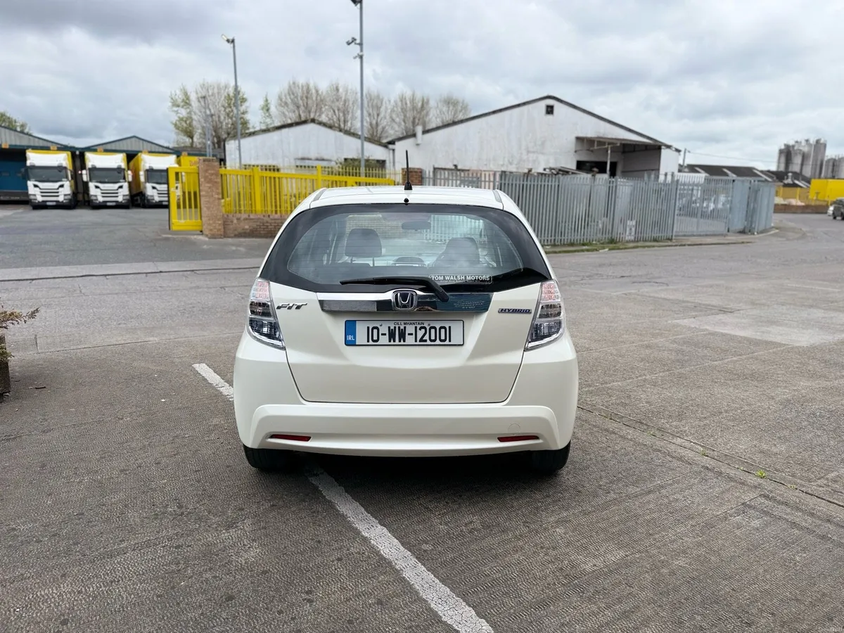 2010 Honda Fit 1.3 Petrol Hybrid 152000KM - Image 4