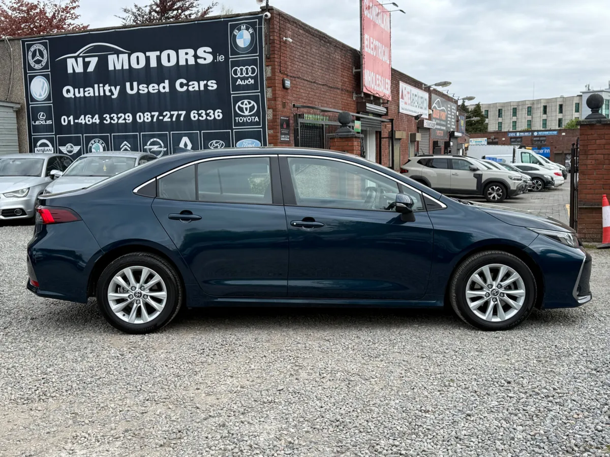 2025 Toyota Corolla 1.8 HYBRID LUNA AUTO - Image 2
