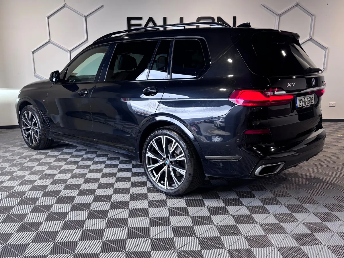 BMW X7 XDRIVE 30D 7 SEATER // SUNROOF // HIGH SPEC - Image 3