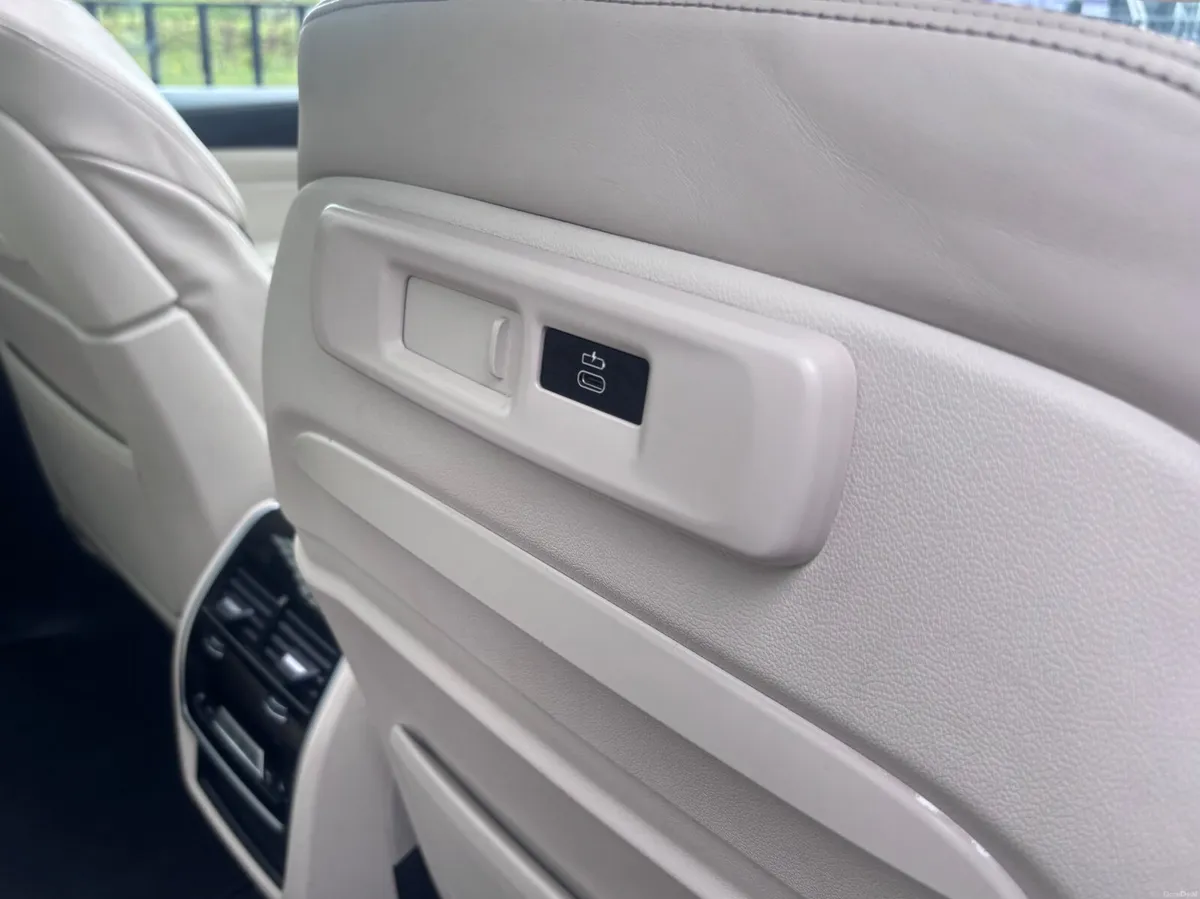 BMW X7 XDRIVE 30D 7 SEATER // SUNROOF // HIGH SPEC - Image 6