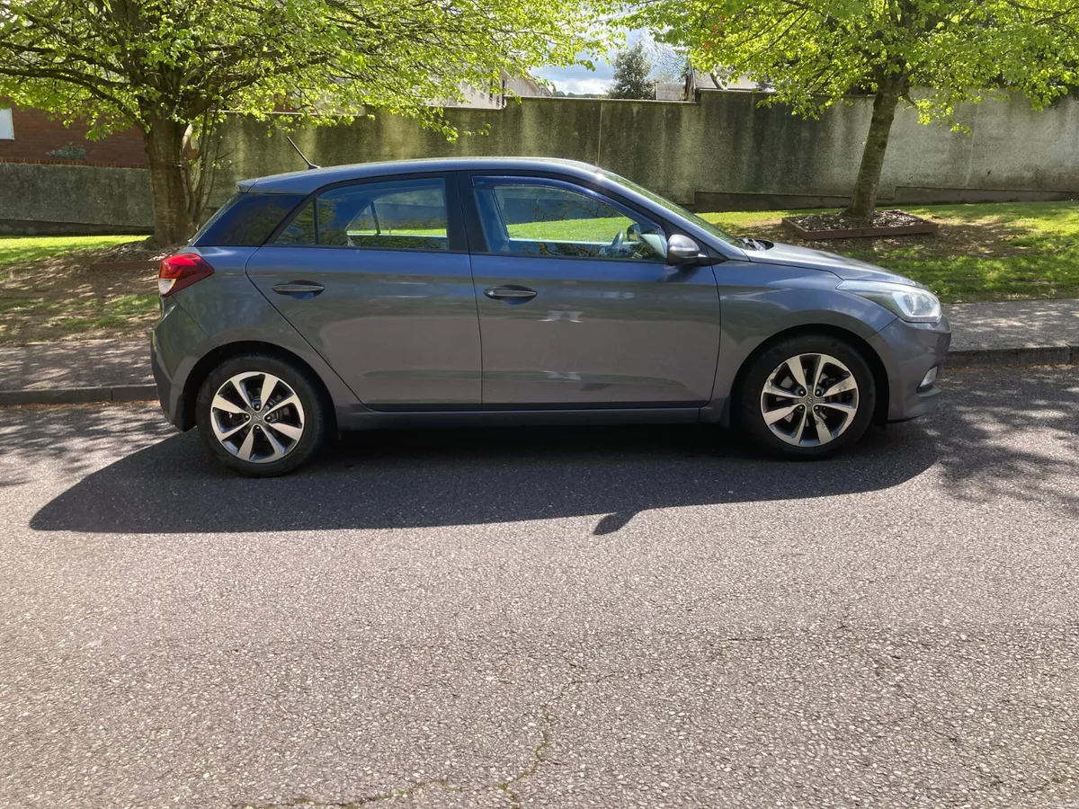 2017 Hyundai i20 1.1 Diesel Hatchback - Image 2