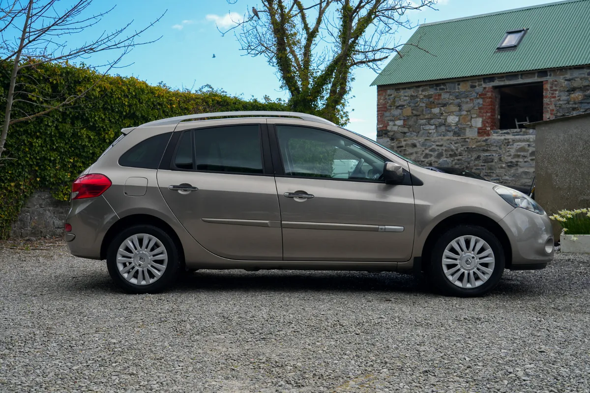2010 Renault Clio 1.5 Diesel Manual Estate - Image 3
