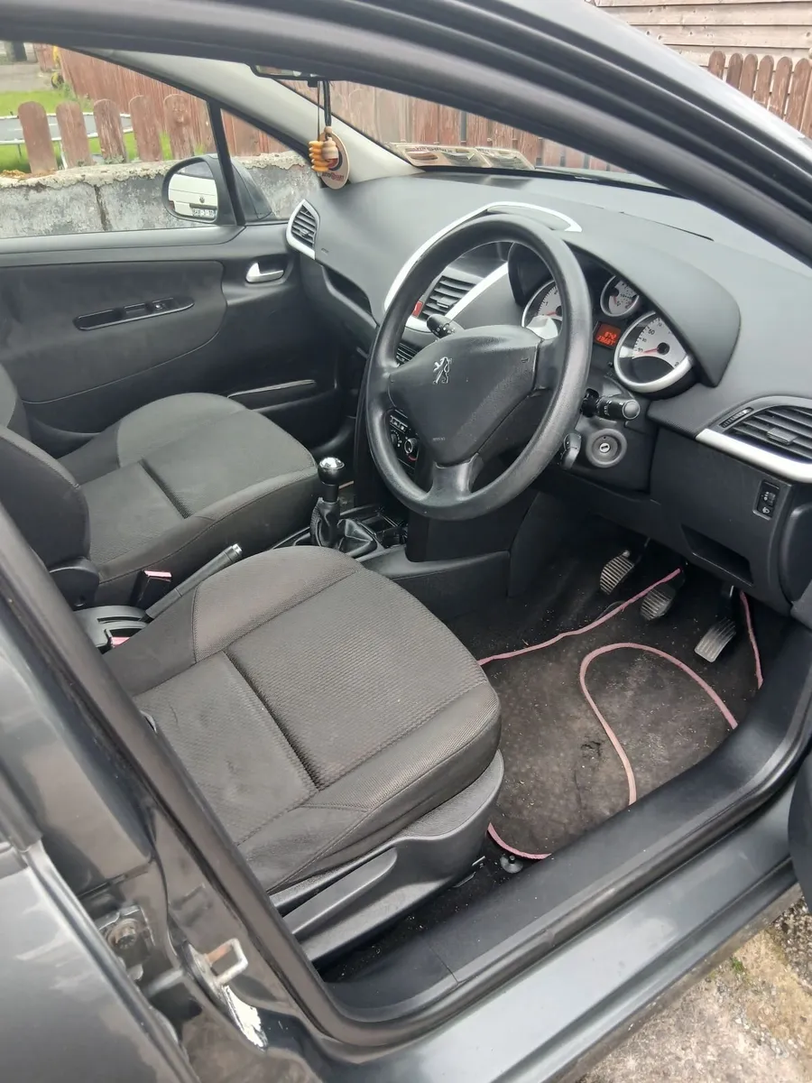 Peugeot 207 2010 - Image 1