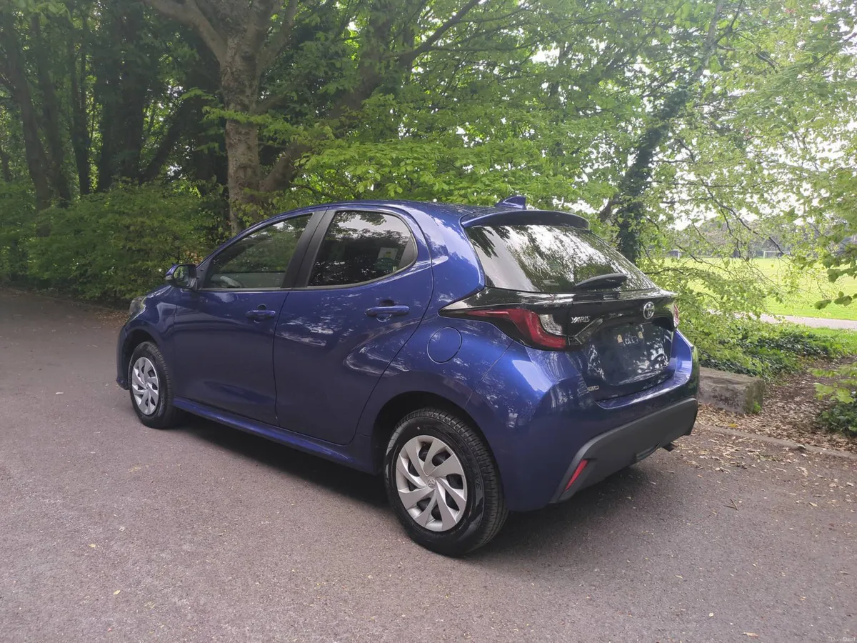2021 Toyota Yaris X 4wd * lows kms* long NCT - Image 3
