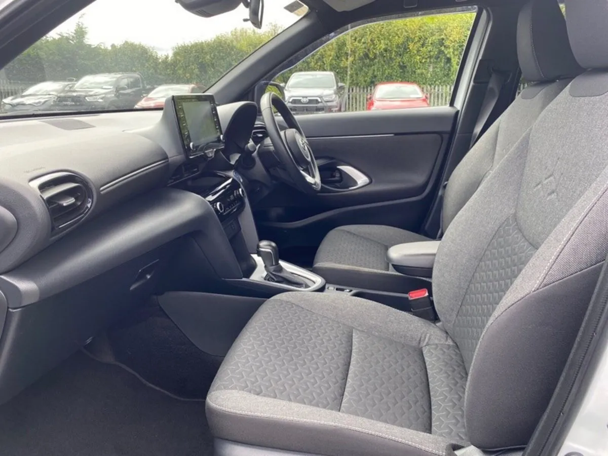 Toyota Yaris Cross YARIS CROSS LUNA SPORT - Image 6