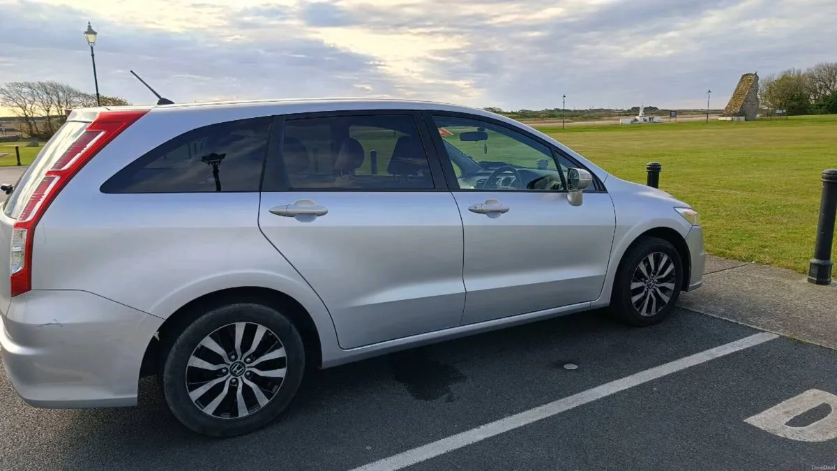 Honda stream 2009 automatic - Image 2