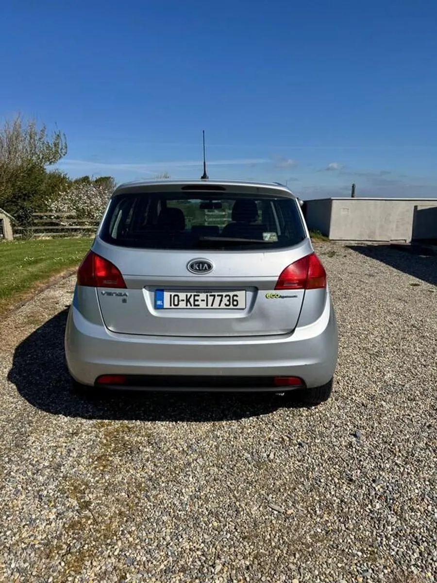 2010 Kia Venga - Image 2