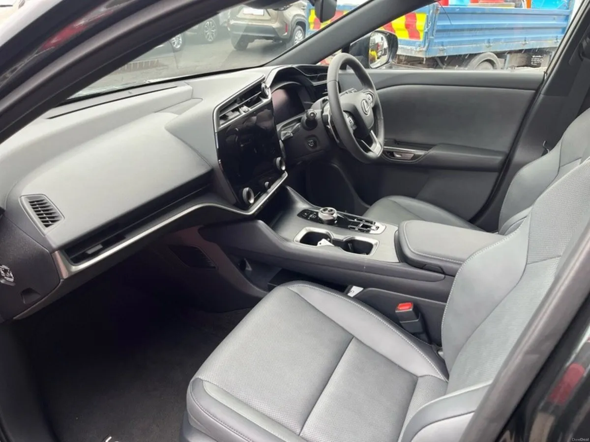 Lexus RZ RZ300e Executive - Image 6
