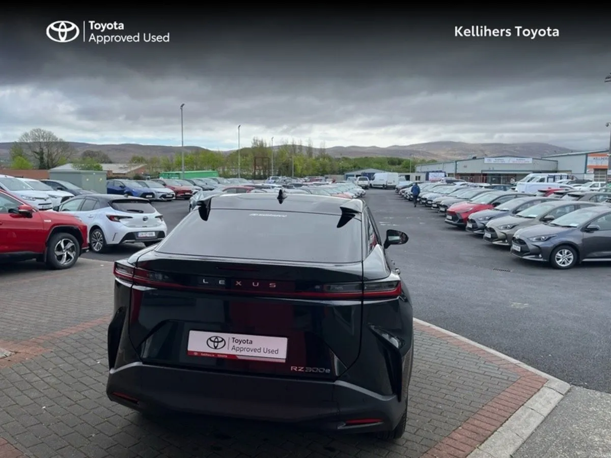 Lexus RZ RZ300e Executive - Image 4