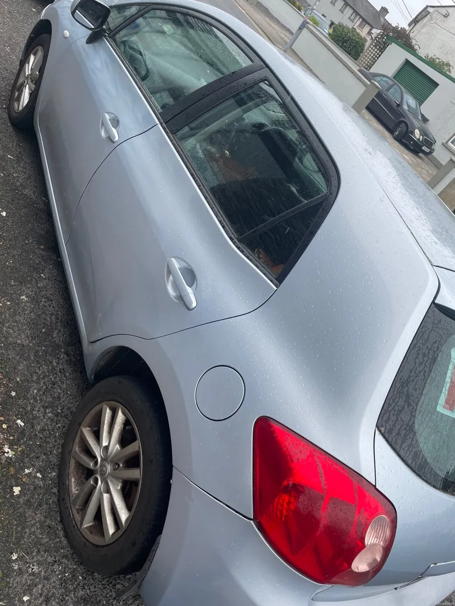 Toyota Auris 2009 - Image 3