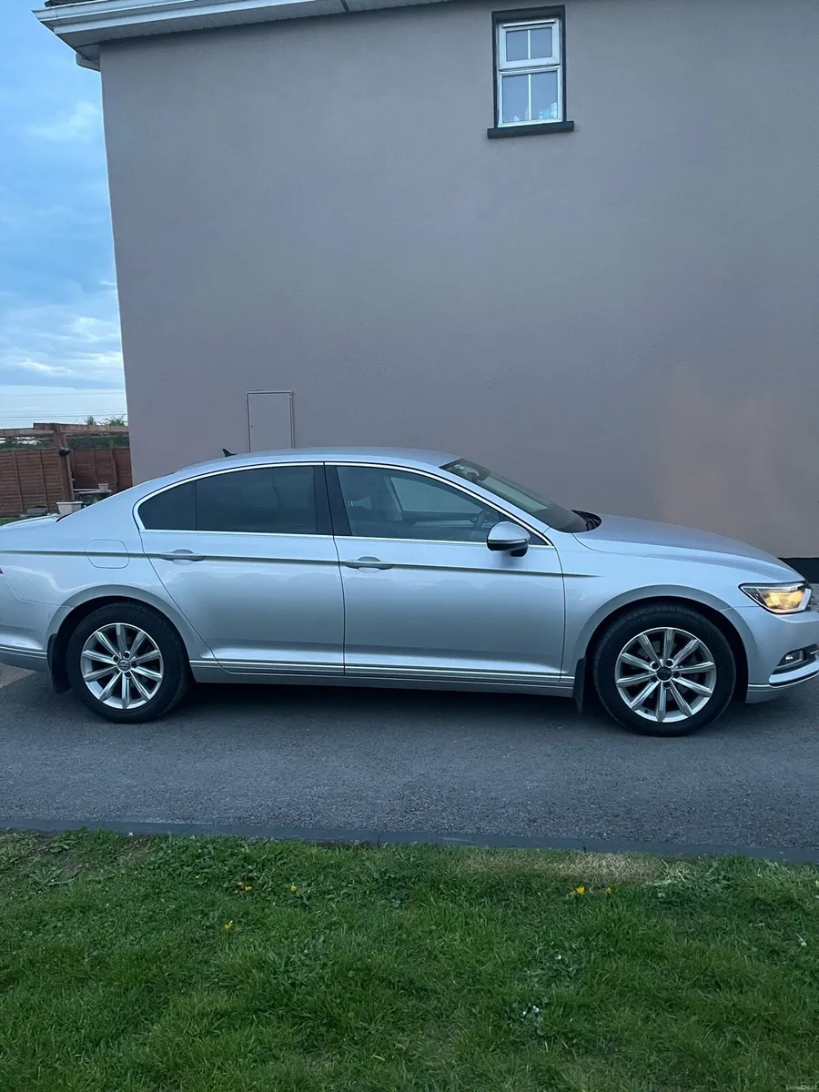 181 Volkswagen Passat 1.6 TDI 120 BHP Comfortline - Image 3