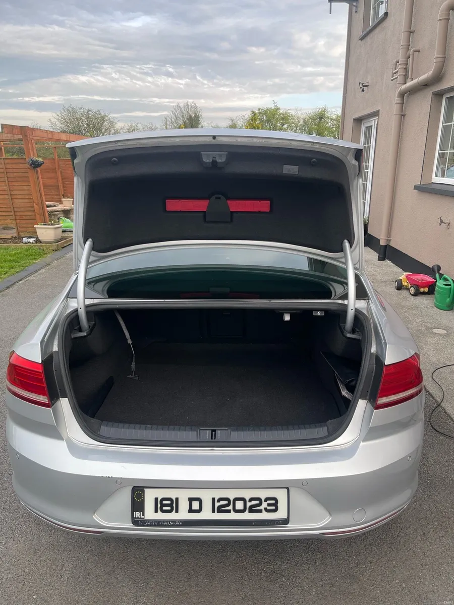 181 Volkswagen Passat 1.6 TDI 120 BHP Comfortline - Image 4
