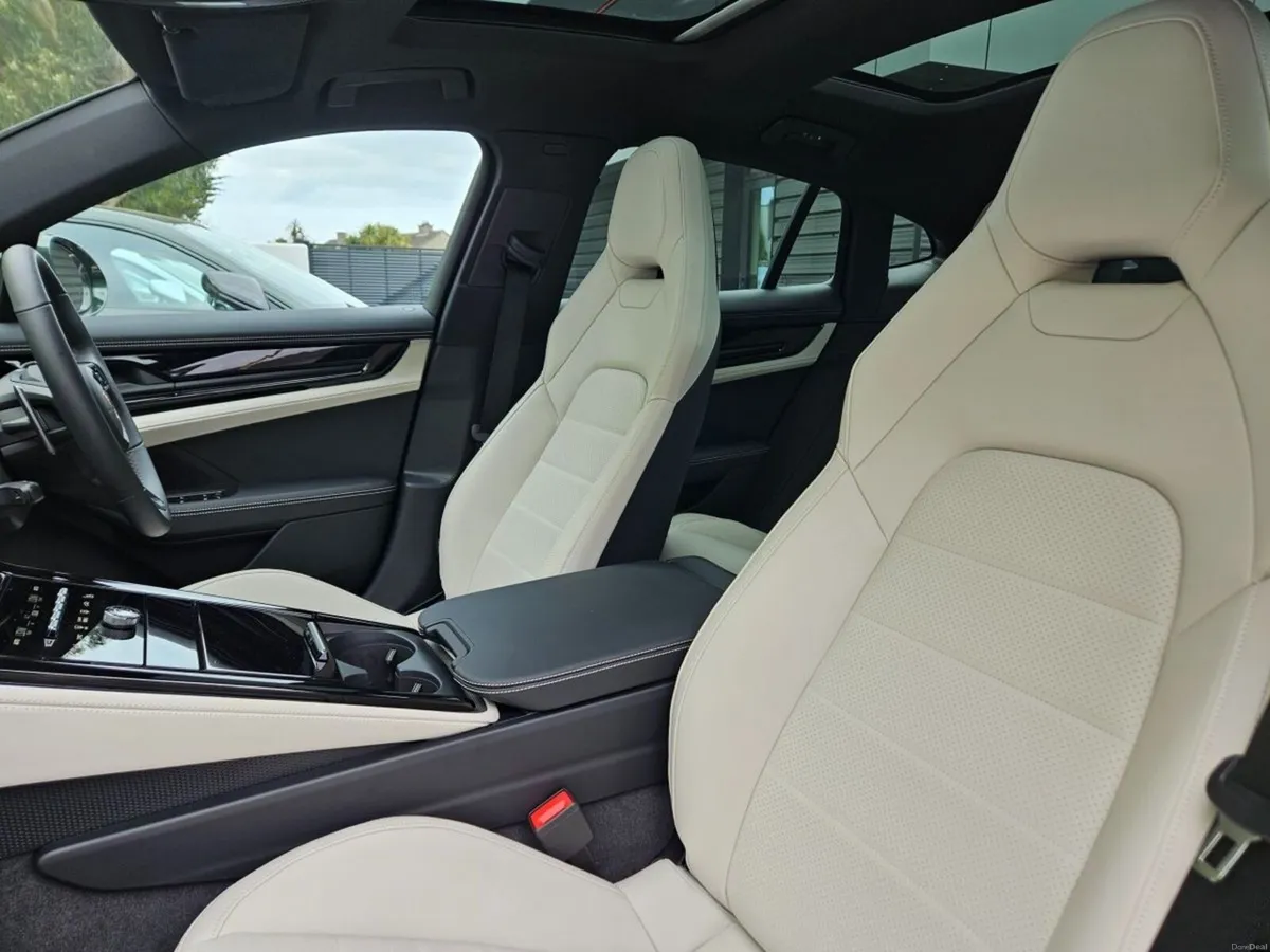 Porsche Panamera 4 E-Hybrid - Image 5