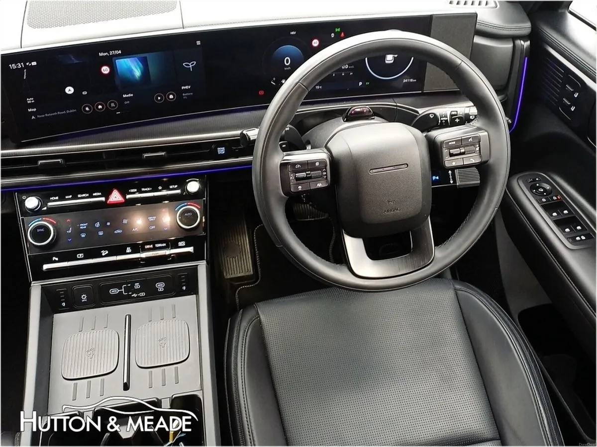 Hyundai Santa Fe Calligraphy PHEV 1.6 Petrol 5dr - Image 4