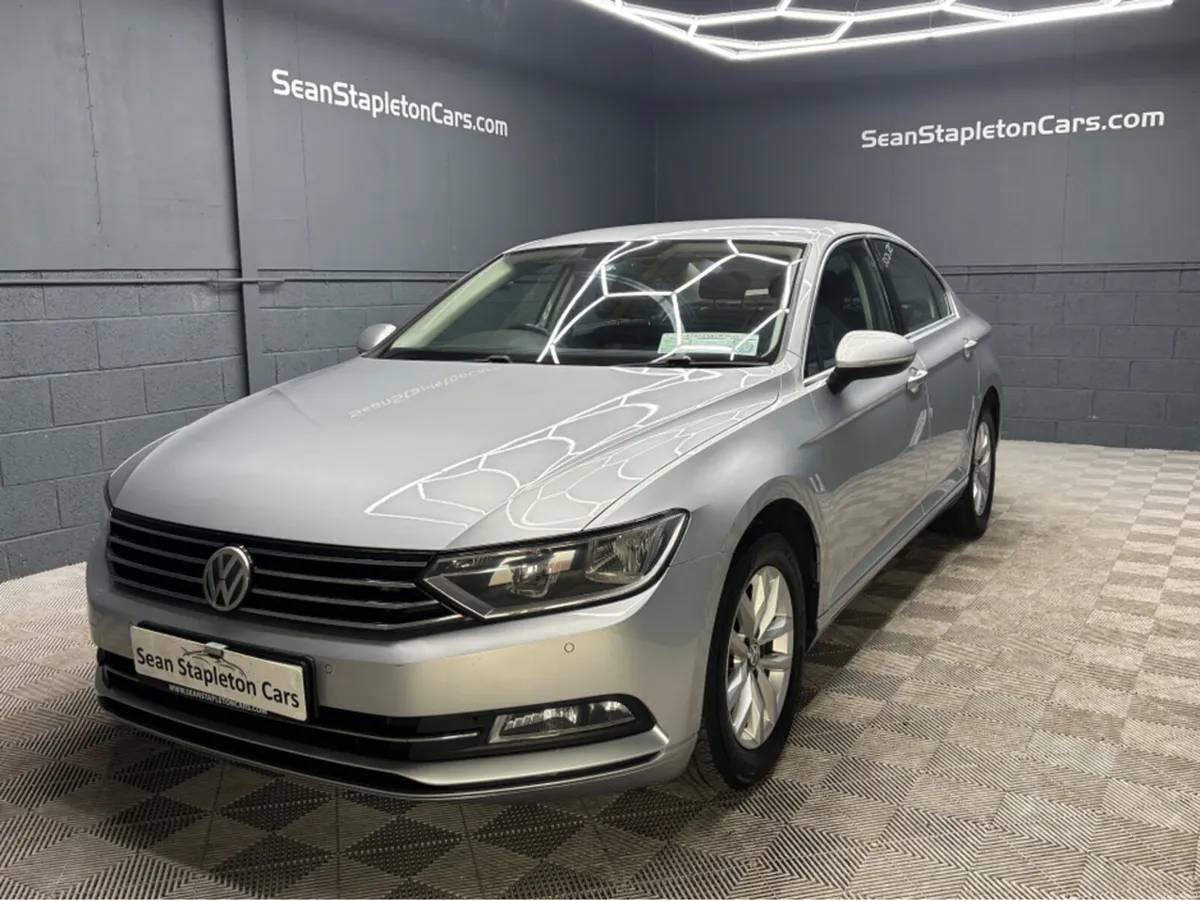 Volkswagen Passat COMFORTLINE 1.6 TDI MANUAL 6SPEE - Image 1