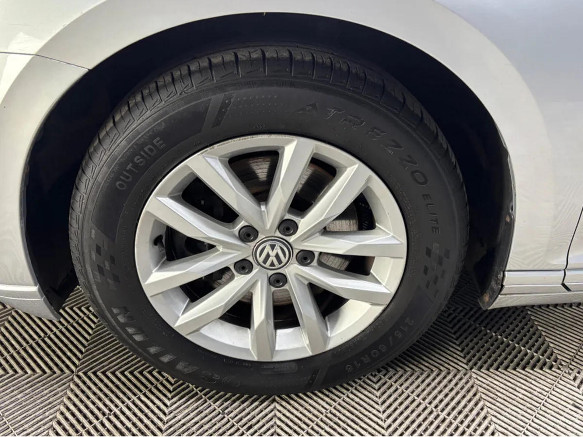 Volkswagen Passat COMFORTLINE 1.6 TDI MANUAL 6SPEE - Image 3
