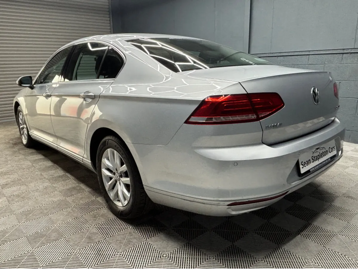 Volkswagen Passat COMFORTLINE 1.6 TDI MANUAL 6SPEE - Image 4