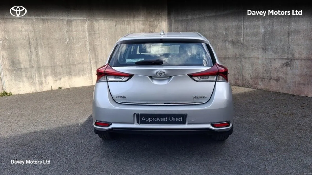 Toyota Auris 1.33 TERRA 4DR - Image 3