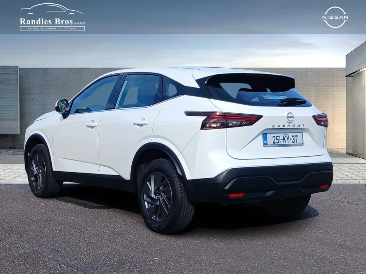 Nissan Qashqai 1.3 PET MILD HYBRID SV - Image 4