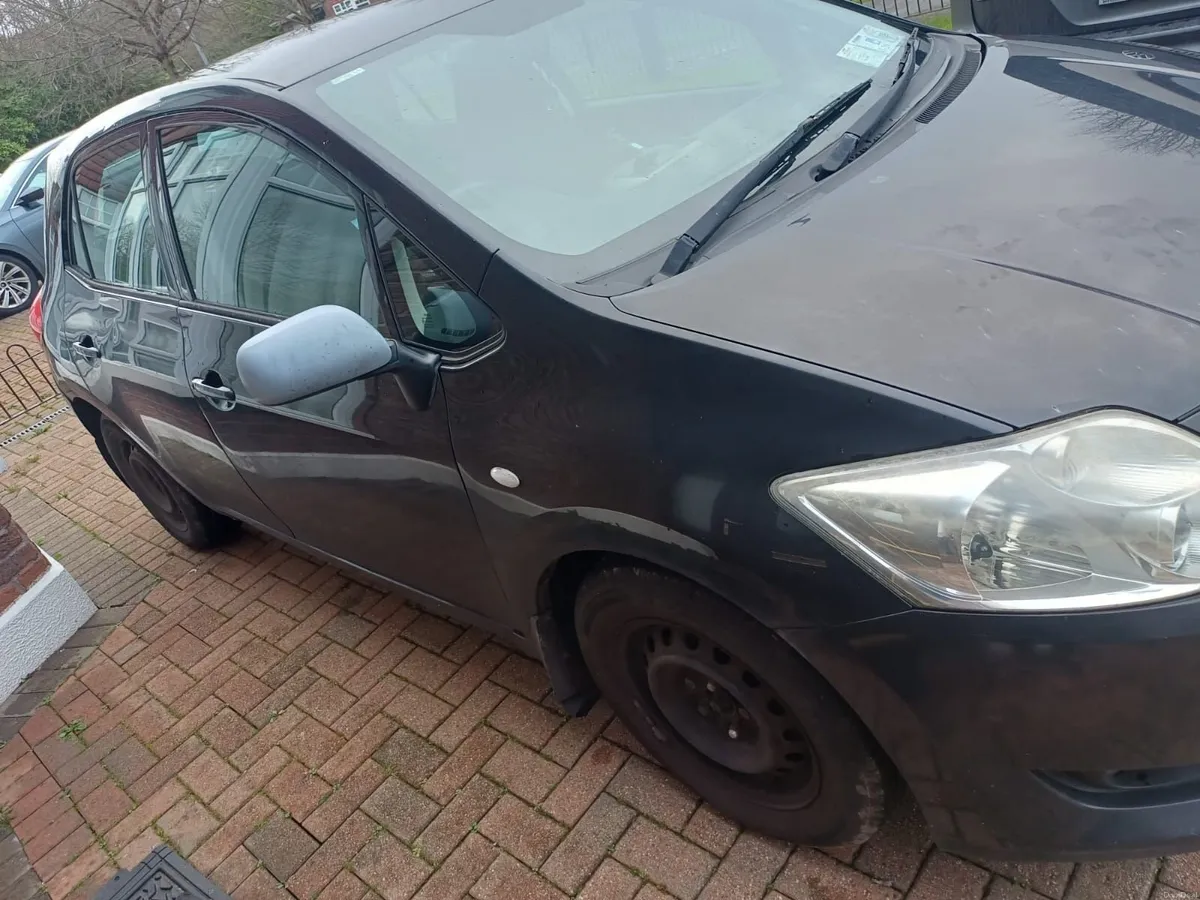Toyota Auris 2007 - Image 2