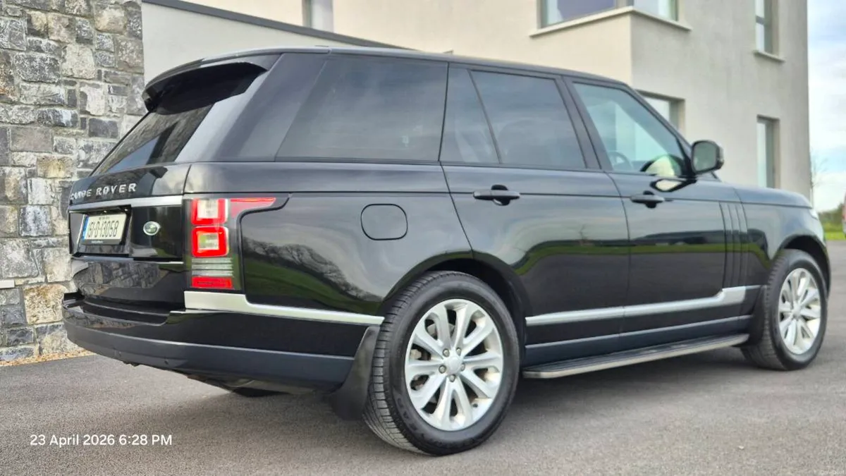 Range Rover Vogue - LIKE NEW - Image 2